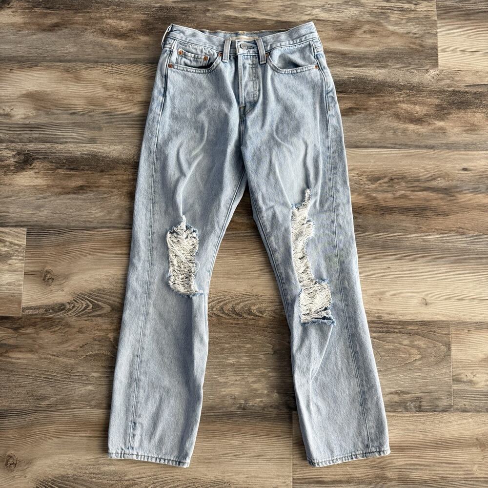 Levi’s Wedgie Straight Jeans Women’s 27 Light Wash Distressed Ripped Knees
